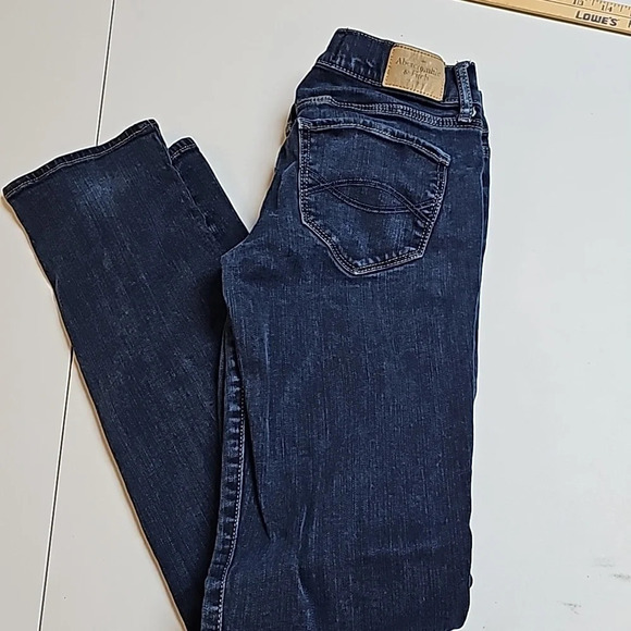 Abercrombie Ladies Jeans Sz 2 - Picture 8 of 9